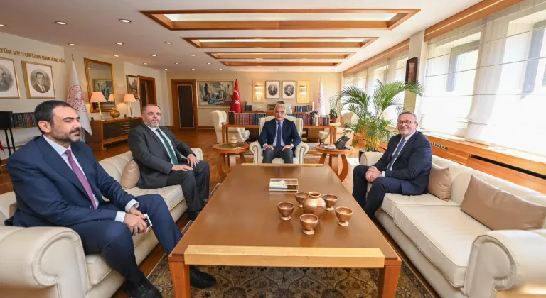 Bakan Ersoy, Milli Savunma Üniversitesi Rektörü Afyoncu ile görüştü