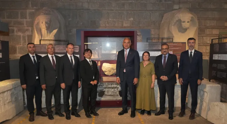 Bakan Ersoy, "Yalburt Pınarı'nda Bir Hitit Kralı" sergisini ziyaret etti: