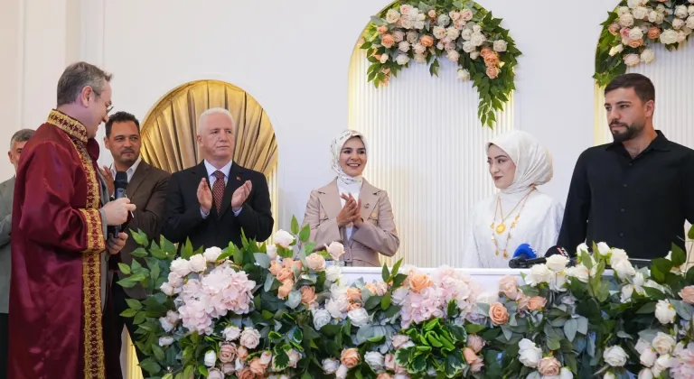Bakan Göktaş, Aile ve Gençlik Fonu'nun 100 bininci çiftinin nikah şahidi oldu