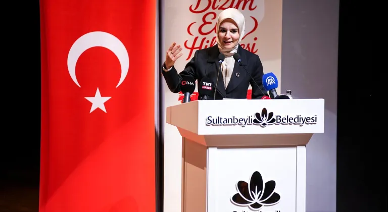 Bakan Göktaş, "Bizim Evin Hikayesi" tiyatro oyununun gala gösterimine katıldı: