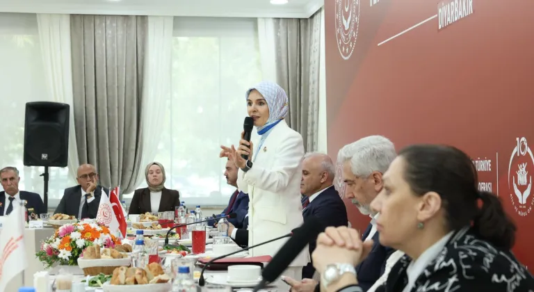 Bakan Göktaş, Diyarbakır'da "Terörsüz Türkiye Kardeşlik Sofrası"nda konuştu: