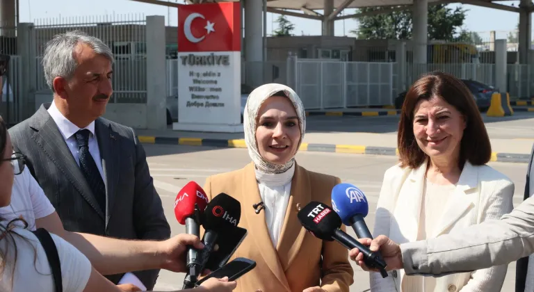 Bakan Göktaş Kapıkule'de gurbetçileri karşıladı: