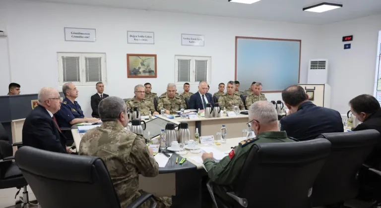 Bakan Güler, KKTC'de konuşlu 39. Mekanize Piyade Tümen Komutanlığını denetledi