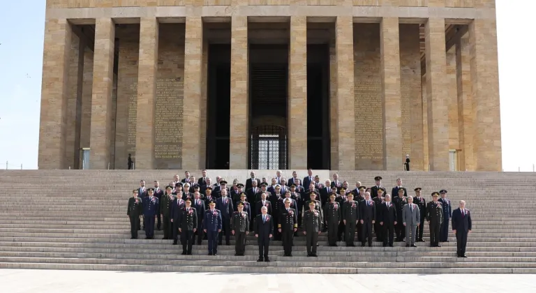 Bakan Güler, OYAK'ın 66'ncı Genel Kurulu dolayısıyla Anıtkabir'i ziyaret etti
