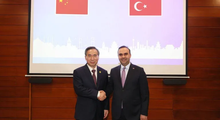 Bakan Kacır, Çin Uluslararası Ticareti Geliştirme Konseyi Başkanı Ren Hongbin ile bir araya geldi: