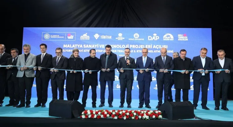 Bakan Kacır, Malatya'da depremzede sanayiciler için yapılan iş yerlerinin anahtar teslimine katıldı: