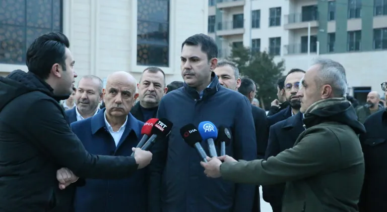 Bakan Kurum, Kahramanmaraş'ta depremde hayatını kaybedenler için düzenlenen programa katıldı: