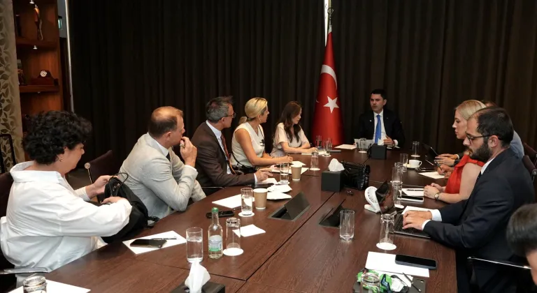 Bakan Kurum, Londra'da Türk gazetecilerin sorularını yanıtladı: