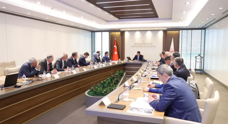 Bakan Kurum'a Pazarlar Belediyesince "fahri hemşehrilik beratı" verildi