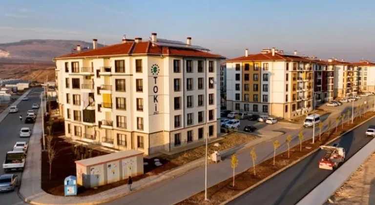 Bakan Kurum’un Adıyaman Ziyaretindeki Paylaşımıyla Depremzedelere Umut