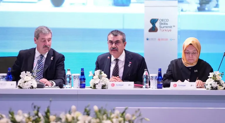 Bakan Tekin, OECD Beceriler Zirvesi'nde oturum başkanlığı yaptı