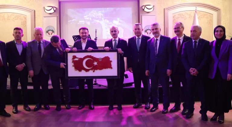 Bakan Uraloğlu, Trabzon'da eğitime destek gecesinde konuştu: