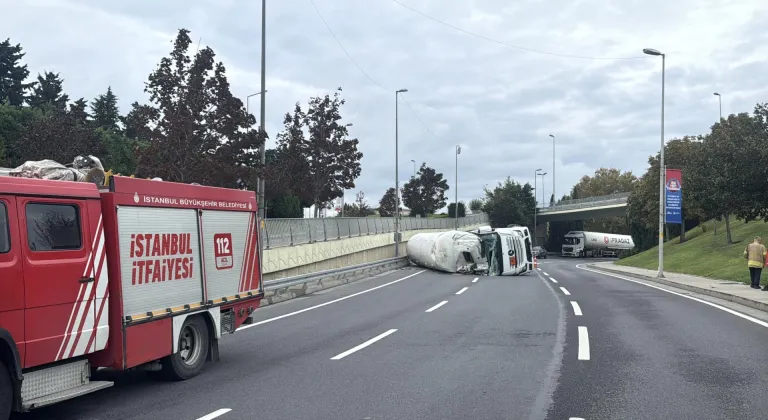 Bakırköy'de devrilen LNG yüklü tankerin sürücüsü yaralandı