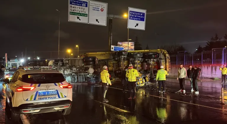 Bakırköy'de trafik kazasında 2 kişi yaralandı
