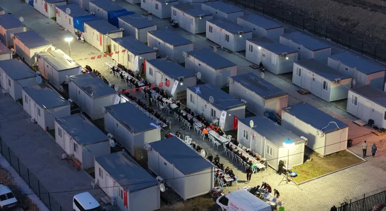 Balıkesir'de depremzedeler için iftar programı düzenlendi