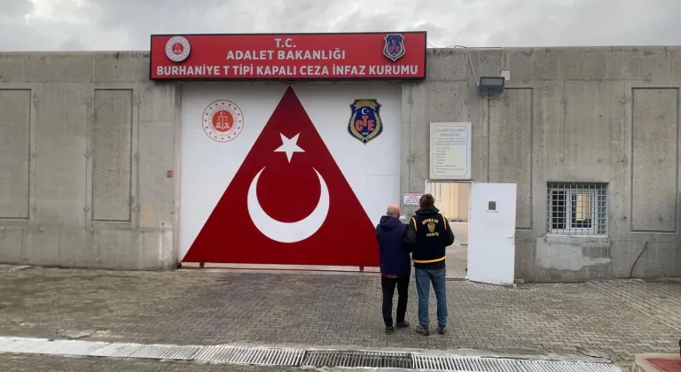 Balıkesir'de kendisini "emniyet müdürü" olarak tanıtıp şantaj yaptığı iddia edilen zanlı tutuklandı