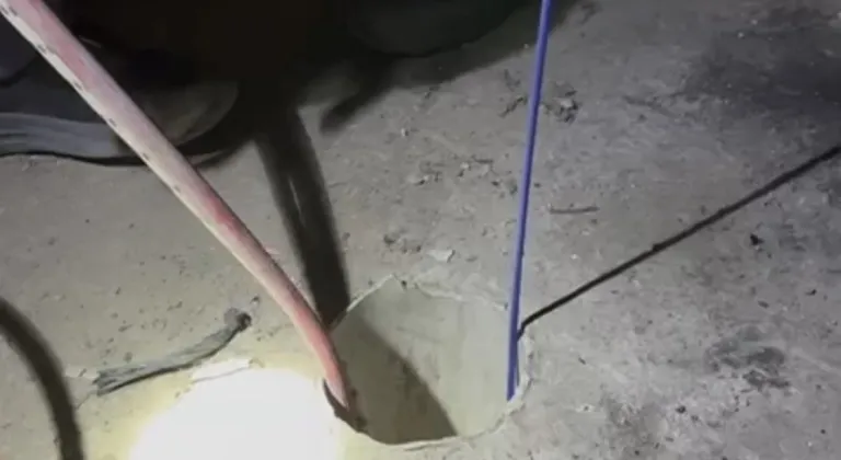 Balıkesir'de sondaj kuyusuna düşen yavru kedi kurtarıldı