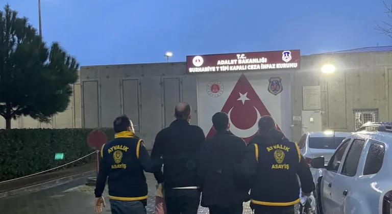 Balıkesir'de telefon dolandırıcılığı operasyonunda yakalanan 3 zanlıdan 2'si tutuklandı