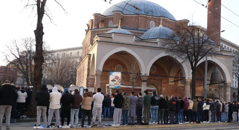 Balkanlar'da Müslümanlar Ramazan Bayramı namazını kıldı
