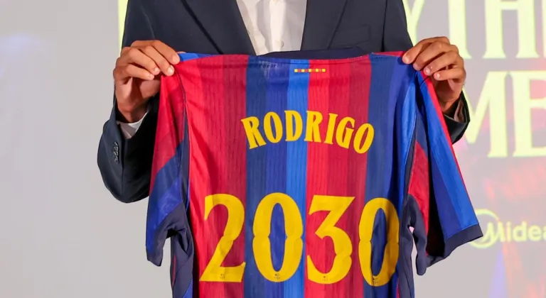 Barcelona, Manchester City'den transfer ettiği Rodri ile 2030'a kadar sözleşme imzaladı