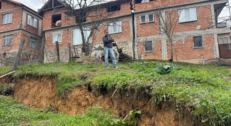 Bartın'da heyelan nedeniyle 3 evde çatlaklar oluştu