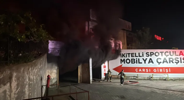 Başakşehir'de iş yerinde çıkan yangına müdahale ediliyor