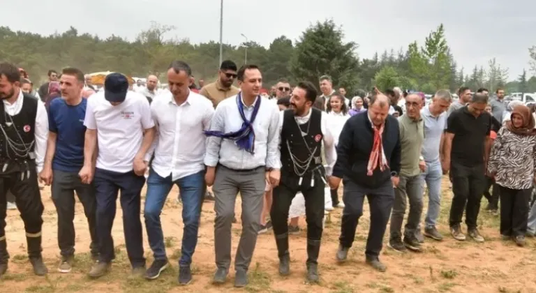 Başkan Eşki, Horonla Şenlik Coşkusuna Ortak Oldu

