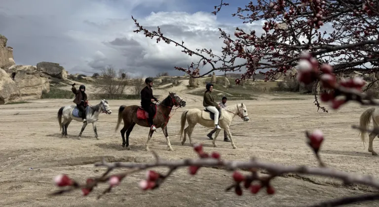 Bayram tatili Kapadokya'daki turizm merkezlerini hareketlendirdi