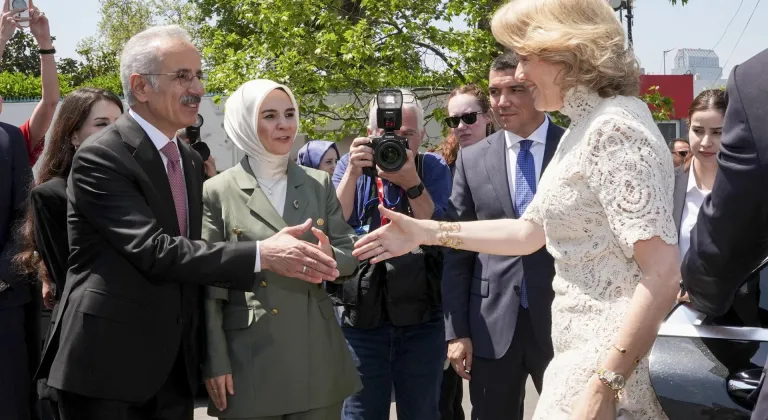Belçika Kraliçesi Mathilde ve beraberindeki heyet, İstanbul Deniz Müzesi'ni gezdi