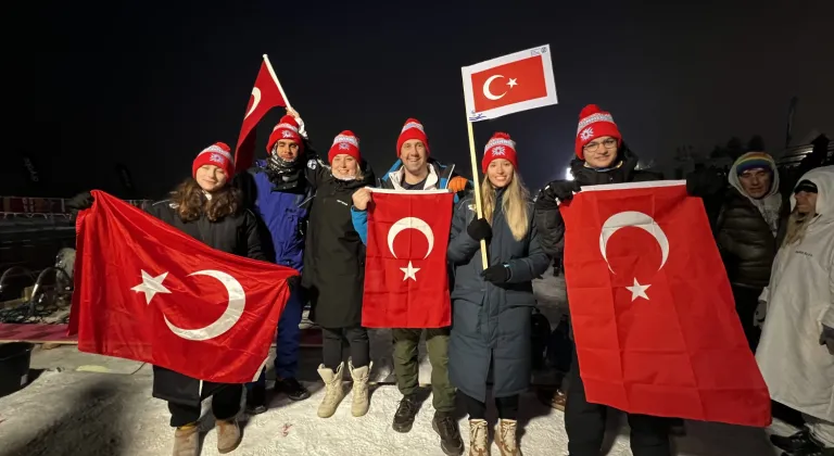 Bengisu Avcı, Kış Yüzme Dünya Şampiyonası'nda dünya rekoru kırdı