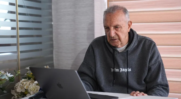 Beşiktaş'ın eski teknik direktörlerinden Rasim Kara, AA'nın "Yılın Kareleri" oylamasına katıldı