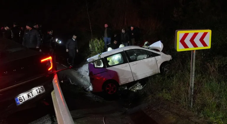 Beykoz'da otomobil ile hafif ticari aracın çarpıştığı kazada 1 kişi öldü, 5 kişi yaralandı