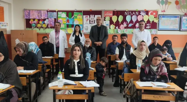 Beypazarı’nda göçmen vatandaşlara yönelik okuma yazma kursu açıldı