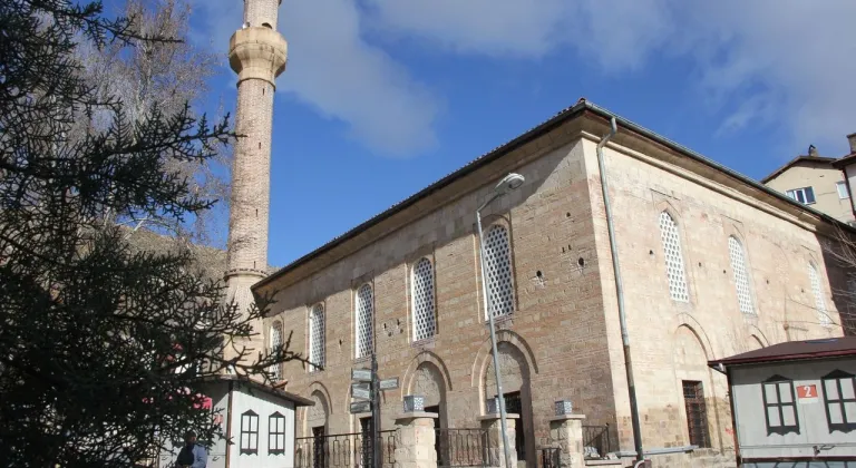 Beypazarı'nda Tarihi Sultan Alaeddin Camii'nde Kadir Gecesi Coşkusu
