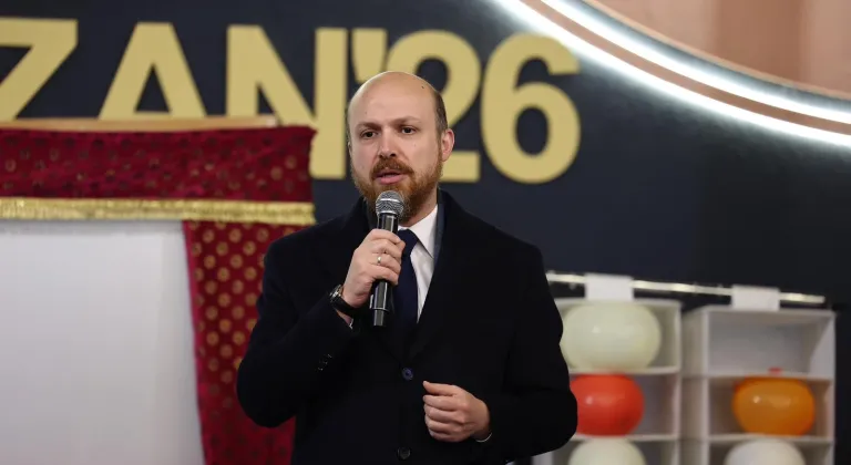 Bilal Erdoğan, AK Parti İstanbul İl Başkanlığı önünde kurulan ramazan etkinlik alanını ziyaret etti: