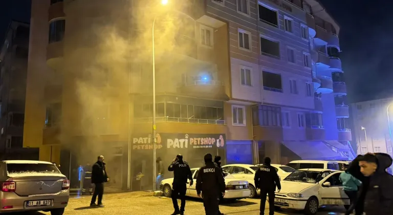 Bilecik'te bir iş yerinde çıkan yangında 5 kişi dumandan etkilendi