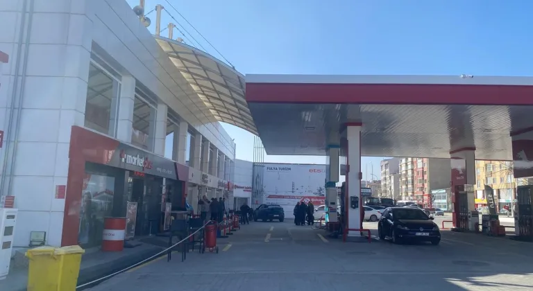 Bilecik'te çıkan bıçaklı ve silahlı kavgada 1'i polis 3 kişi yaralandı