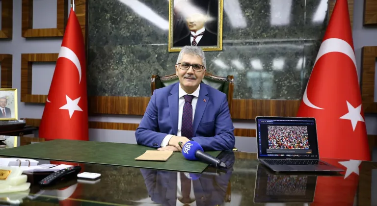 Bingöl Valisi Çelik, AA'nın "Yılın Kareleri" oylamasına katıldı