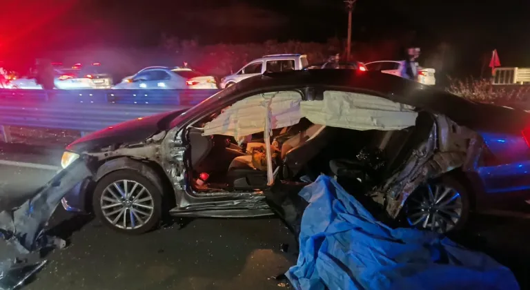 Bingöl'de bariyere çarpan otomobildeki 2 kişi öldü, 2 kişi yaralandı