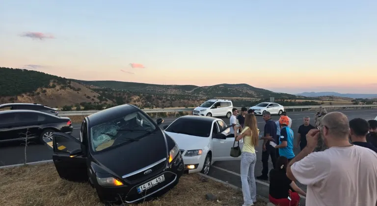 Bingöl'de iki otomobilin çarpıştığı kazada 3 kişi yaralandı