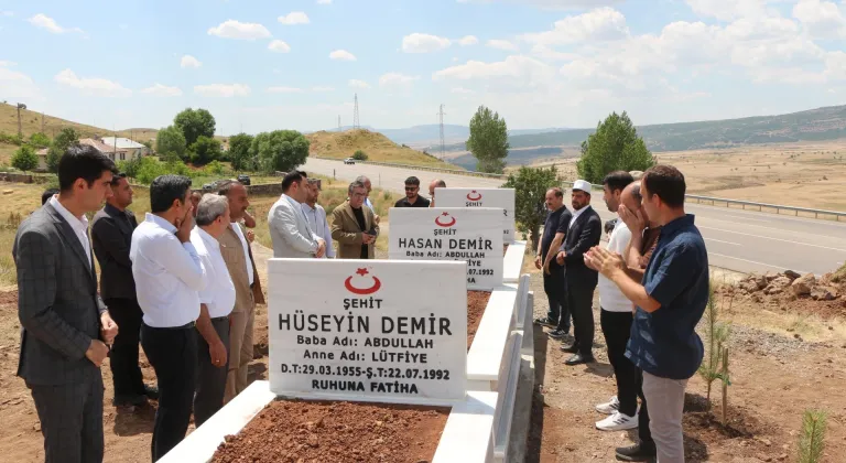Bingöl'de terör örgütü PKK'nın katlettiği 3 kardeş mezarları başında anıldı