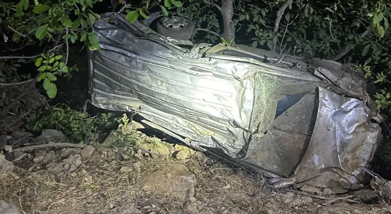 Bingöl'de uçuruma yuvarlanan hafif ticari araçtaki 4 kişi öldü, 5 kişi yaralandı