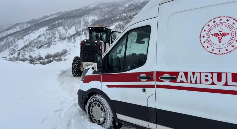 Bingöl'de yolu kapanan köylerdeki hastalar ekiplerin çalışmasıyla hastaneye ulaştırıldı