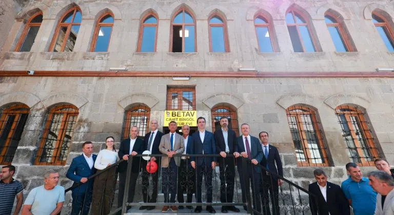 Bitlis'te 130 yıllık bina "Cahit Bingöl Kültür Evi" olarak hizmete açıldı
