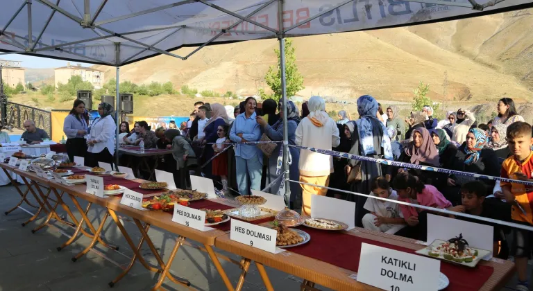 Bitlis'te 42 kadın yöresel yemek yarışmasında hünerlerini sergiledi