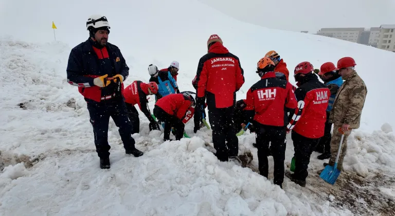 Bitlis'te çığda arama kurtarma tatbikatı düzenlendi
