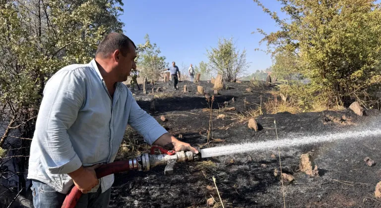 Bitlis'te mezarlıkta çıkan yangın kontrol altına alındı