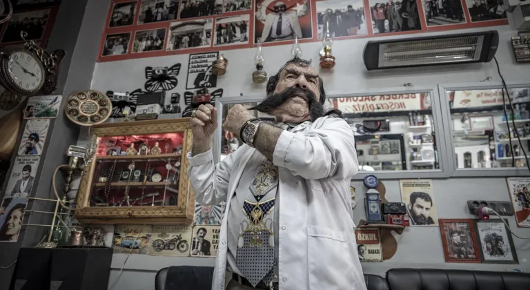 Bıyıkları 1,5 metreye kadar uzayan "Horasanlı Pala" aileden gelen tutkusunu 70 yıldır sürdürüyor