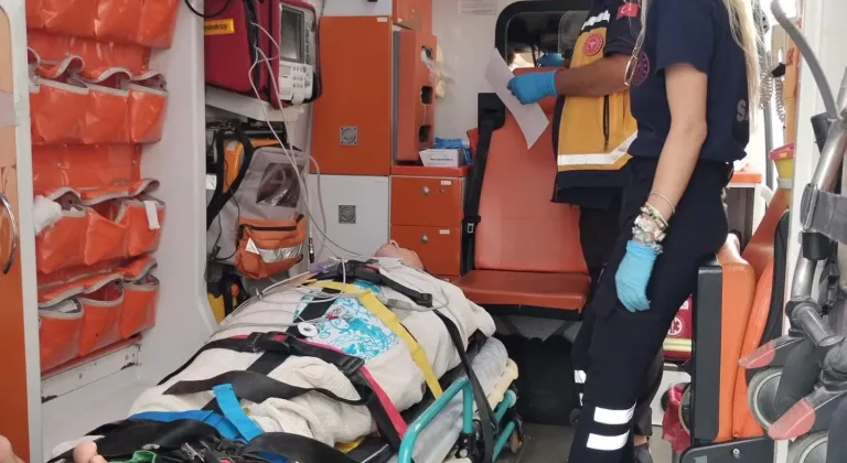 Bodrum açıklarında teknede düşerek yaralanan turist deniz ambulansıyla tahliye edildi