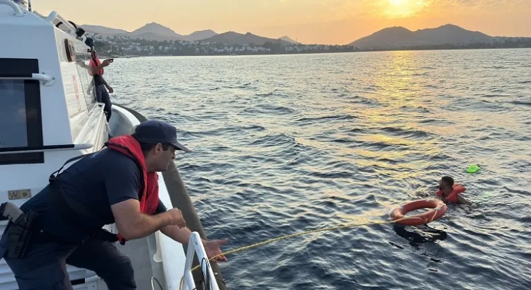 Bodrum açıklarında yüzerek Yunanistan'a geçmeye çalışan düzensiz göçmen yakalandı